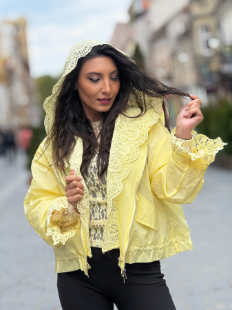 Jacheta galbena cu gluga si dantela [1]