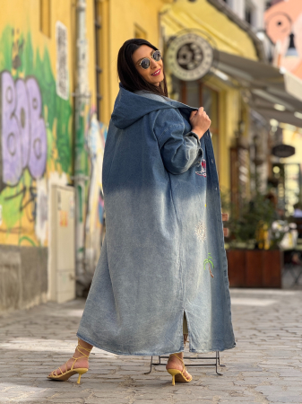 Jacheta lunga cu nasturi si gluga si detalii brodate [4]