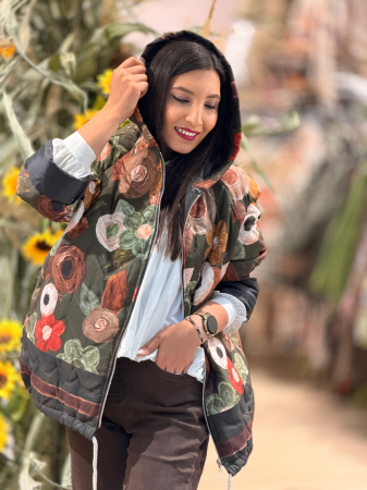 Colectia NOUA - Jacheta matlasata cu imprimeu floral si gluga
