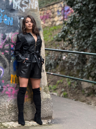 Promotii - Jacheta neagra cu fermoar si detaliu ursulet