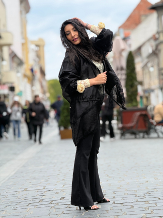 Jacheta neagra cu gluga si dantela [3]