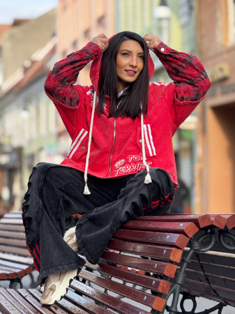 Geci si jachete - Jacheta rosie Disney cu maneca cu patratele