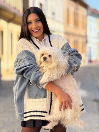 Imbracaminte de dama - Jacheta tricotata cu model impletit si maneci din jeans