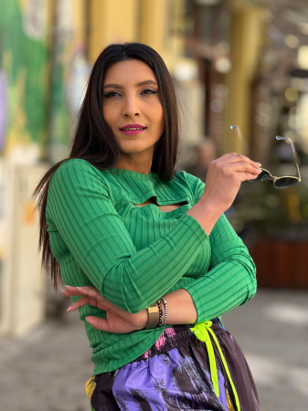 Maleta cu decupaj in zona pieptului [1]