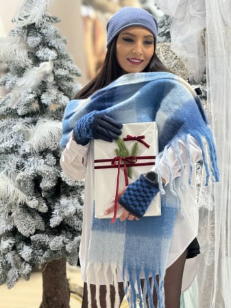 CADOURI DE CRACIUN - Manusi cu patratele