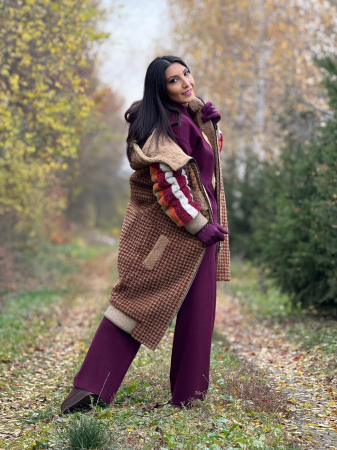 Palton cu model in carouri si detalii colorate [6]