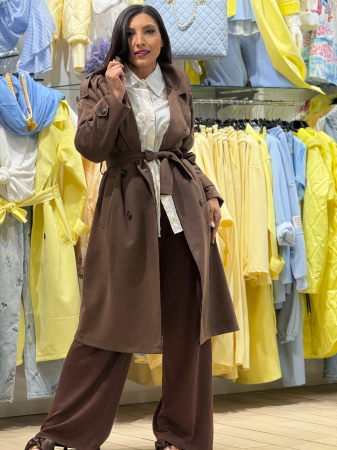 Palton damă cu croială petrecută, guler tip rever și cordon în talie [1]