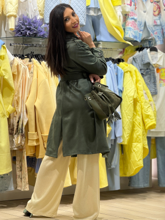 Palton damă cu croială petrecută, guler tip rever și cordon în talie [3]