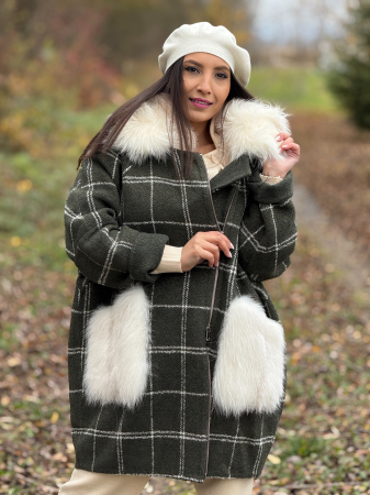 Palton in carouri cu guler si buzunare din blana alba [6]