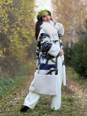 Palton lung cu detalii colorate si guler din blana [4]