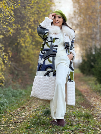 Palton lung cu detalii colorate si guler din blana [3]