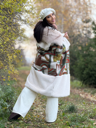 Palton lung cu detalii colorate si guler din blana [4]