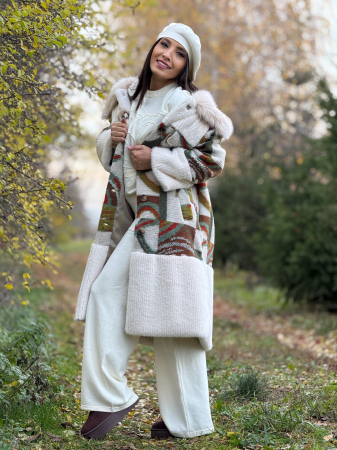 Palton lung cu detalii colorate si guler din blana [3]