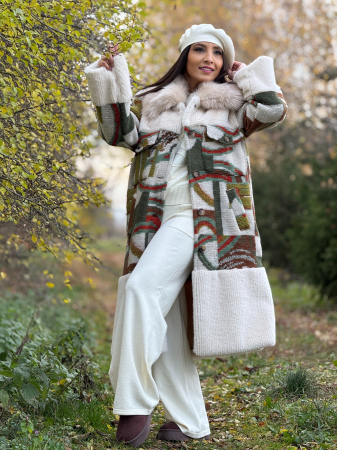 Palton lung cu detalii colorate si guler din blana [1]