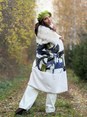 Palton lung cu detalii colorate si guler din blana [2]