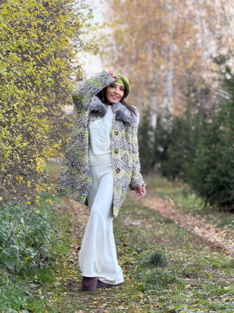 Palton modern cu guler amplu din blana si nasturi [8]