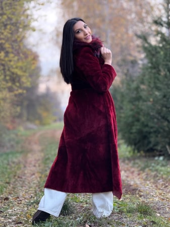 Palton rosu cu guler din blana naturala [3]