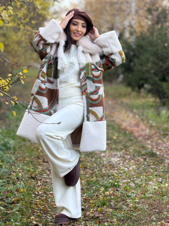 Palton scurt cu detalii colorate si guler din blana [3]