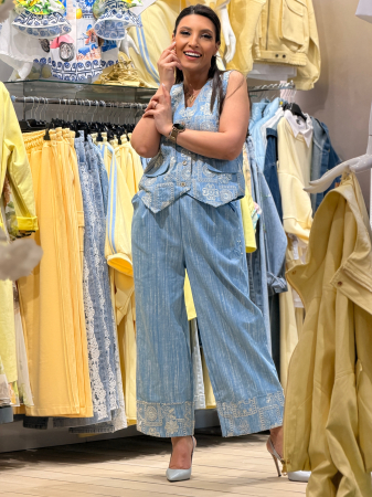 Pantaloni albastrii cu dantela in partea de jos [4]