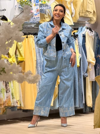 Imbracaminte de dama - Pantaloni albastrii cu dantela in partea de jos