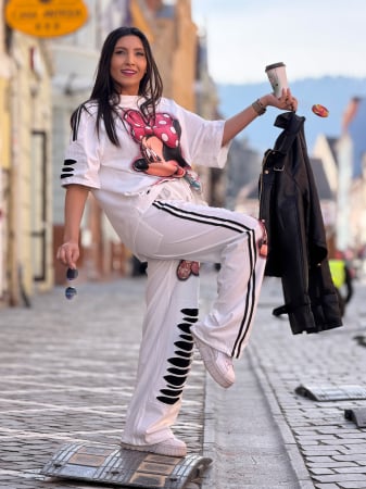 Noutati - Pantaloni albi din bumbac cu imprimeu Miney