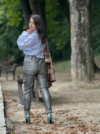 Pantaloni aurii cu efect metalizat si buzunare laterale [3]