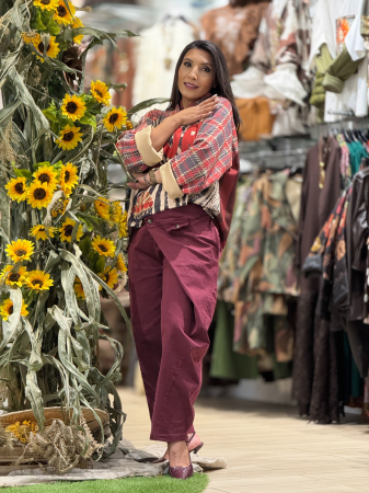 Pantaloni bordo cu design petrecut [2]