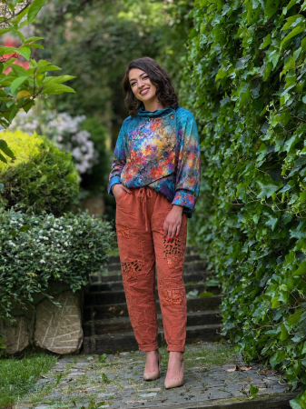 Noutati - Pantaloni caramiziu cu aplicatii decorative si snur in talie