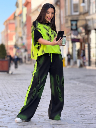 Pantaloni casual cu talie elastica si insertii laterale contrastante cu efect decorativ [1]