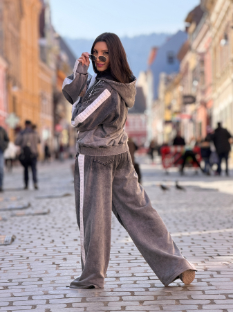 Pantaloni casual cu talie elastica, snur reglabil si aplicatii decoative cu strasuri [4]