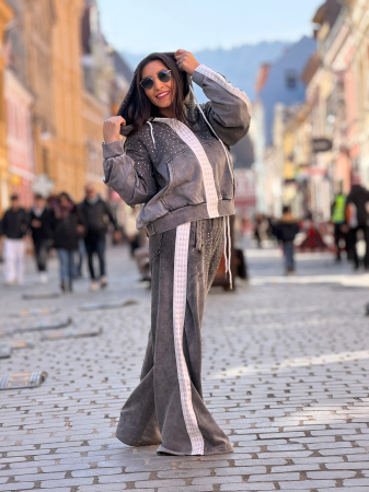 Pantaloni casual cu talie elastica, snur reglabil si aplicatii decoative cu strasuri [3]