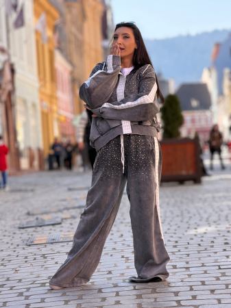 Pantaloni casual cu talie elastica, snur reglabil si aplicatii decoative cu strasuri [1]