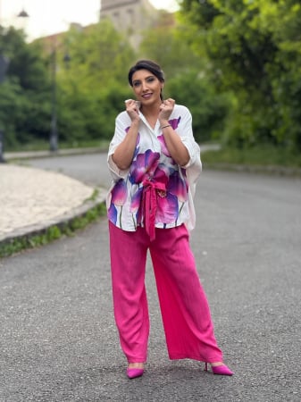 Pantaloni cu buzunare si elastic in talie [5]