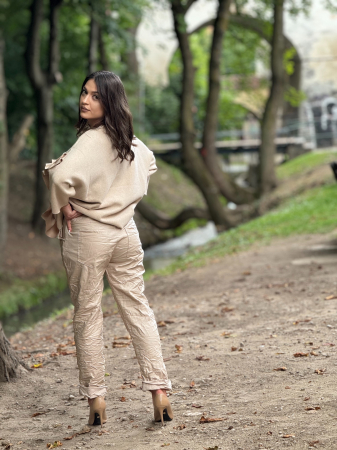 Pantaloni cu curea si patch decorativ [3]