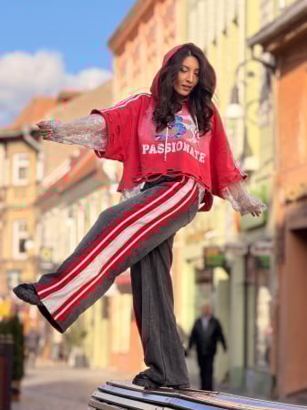 Imbracaminte de dama - Pantaloni cu dunga rosie