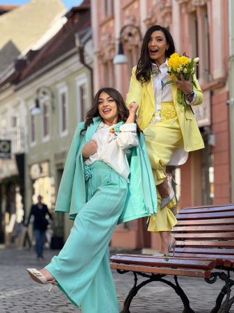 Pantaloni - Pantaloni cu floare