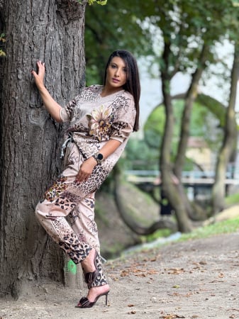 Pantaloni - Pantaloni cu imprimeu animal print si accente florale