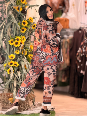 Pantaloni cu imprimeu Frida si elastic in talie [3]