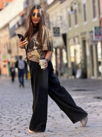 Pantaloni cu imprimeu MIKEY si detalii animal print [2]