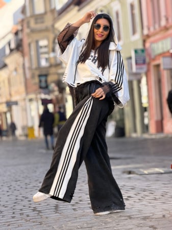 Pantaloni din bumbac cu fermoar si dungi pe lateral [5]