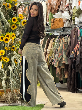 Pantaloni din denim cu insertii negre [3]