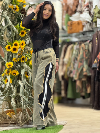 Pantaloni din denim cu insertii negre [1]