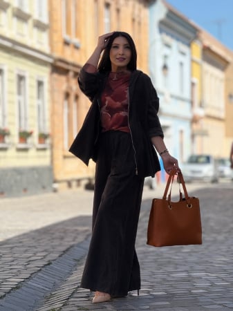 Pantaloni - Pantaloni evazati cu aplicatie florala