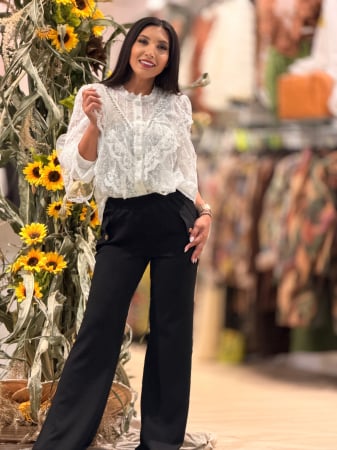 Pantaloni - Pantaloni evazati cu buzunare in fata