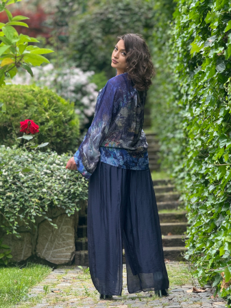Pantaloni evazati cu elastic in talie [3]