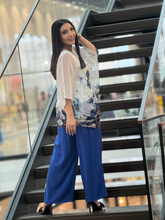 Pantaloni evazati cu elastic in talie [3]