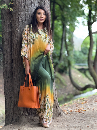 Pantaloni evazati cu imprimeu colorat [2]