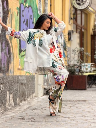 Pantaloni evazati cu imprimeu floral artistic [2]