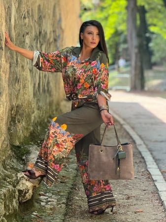 Imbracaminte de dama - Pantaloni evazati cu imprimeu floral si curea in talie