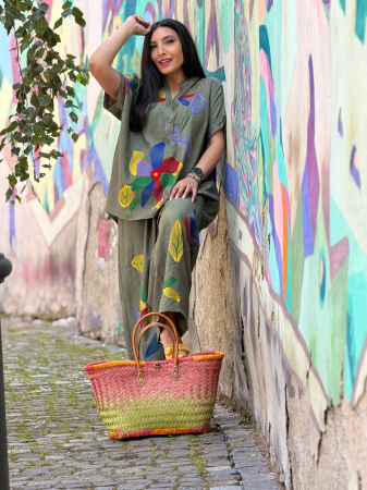 Pantaloni - Pantaloni kaki cu broderie florala multicolora